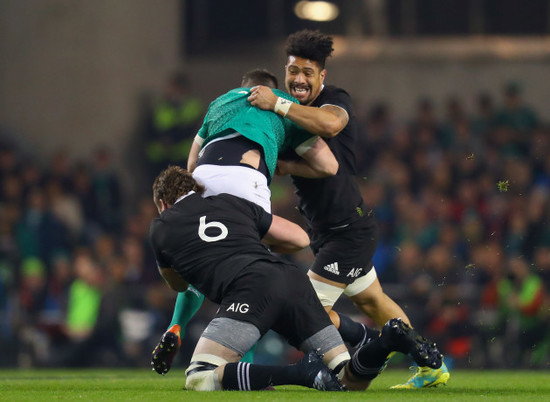 Jonathan Sexton tackled by Liam Squire and Ardie Savea