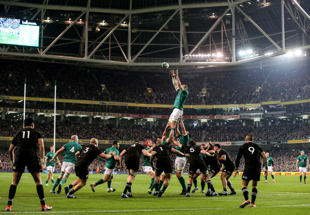 Peter O'Mahony in the line-out