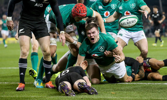 Jacob Stockdale celebrates scoring their first try with Josh van der Flier