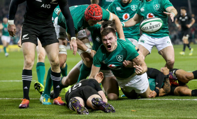 Jacob Stockdale celebrates scoring their first try with Josh van der Flier