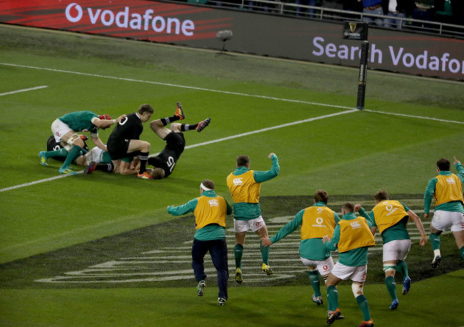 Ireland players celebrate Jacob Stockdale scoring a try