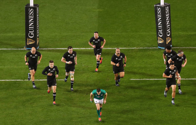 Johnny Sexton runs back after kicking a penalty