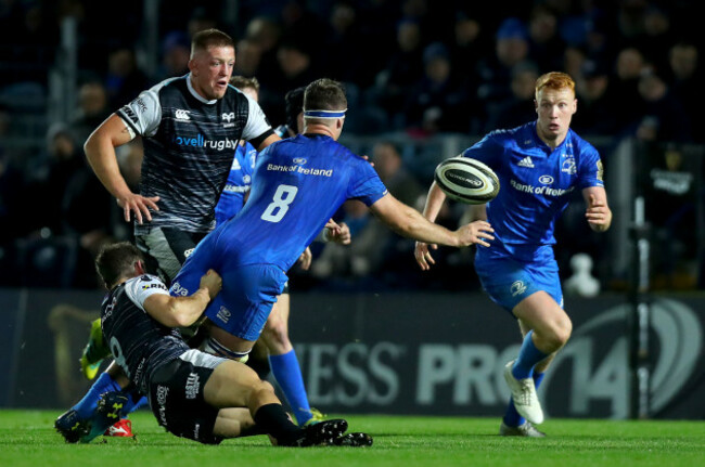 Caelan Doris offloads to Ciaran Frawley despite Tom Habberfield