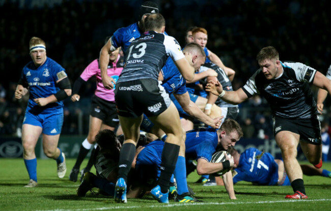 Nick McCarthy scores a try