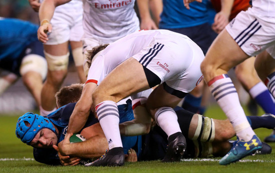 Tadhg Beirne scores a try