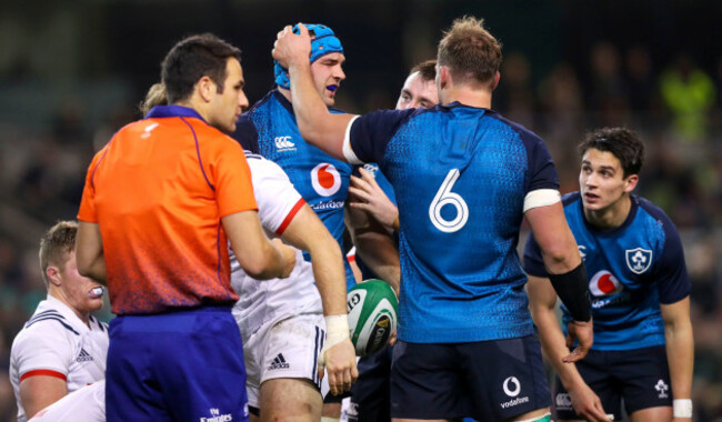 Tadhg Beirne celebrates scoring a try with teammates