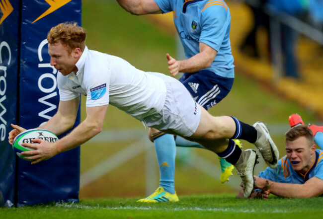 Rob Jermyn scores a try