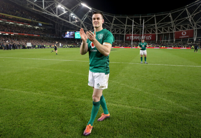 Jonathan Sexton celebrates winning