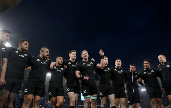 Kieran Read speaks to the team after the game