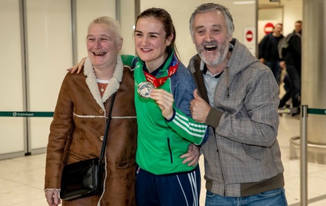 Kellie Harrington with her parents