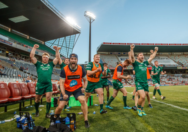 Tom McCartney, Jack Carty, Head of Athletic Performance David Howarth, Conor Carey, Sean O'Brien, Caolin Blade and Gavin Thornbury celebrate at the whistle