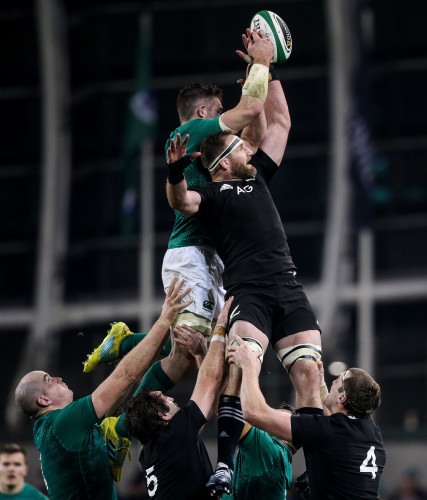 Peter O'Mahony and Kieran Read compete for a line out