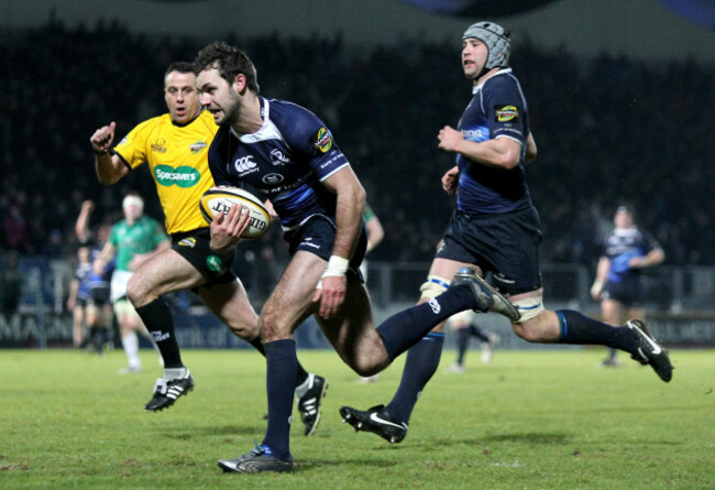 Niall Morris crosses the line to score a try