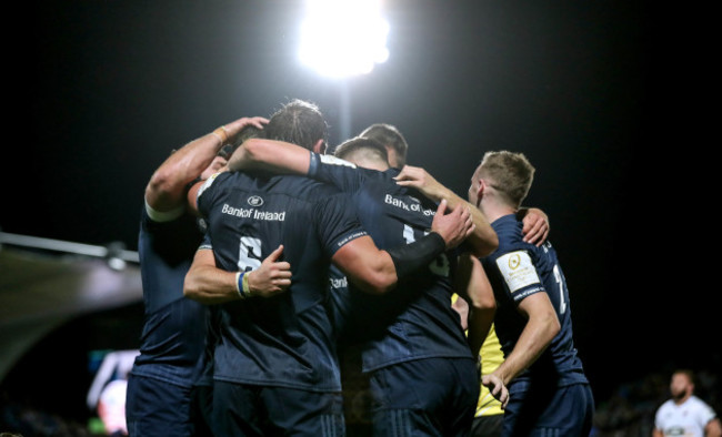 Robbie Henshaw celebrates scoring their seventh try with teammates 12/10/2018