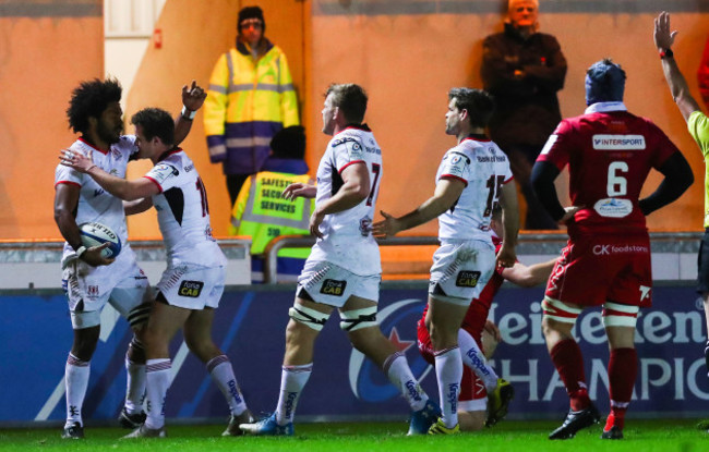 Henry Speight celebrates his try with Billy Burns, Jordi Murphy and Louis Ludik