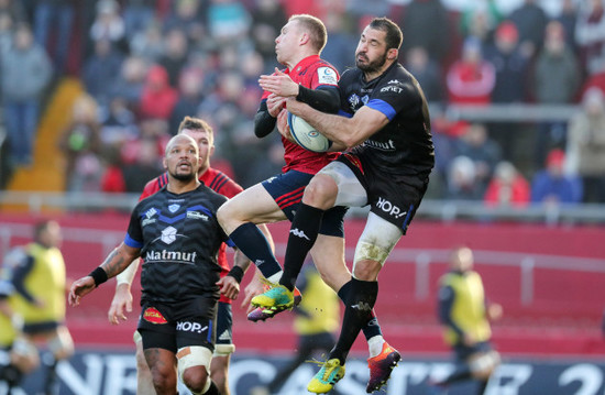 Keith Earls competes for a high ball with Scott Spedding