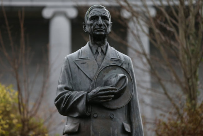 De Valera statue