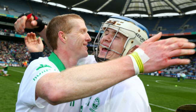 Henry Shefflin celebrates with TJ Reid