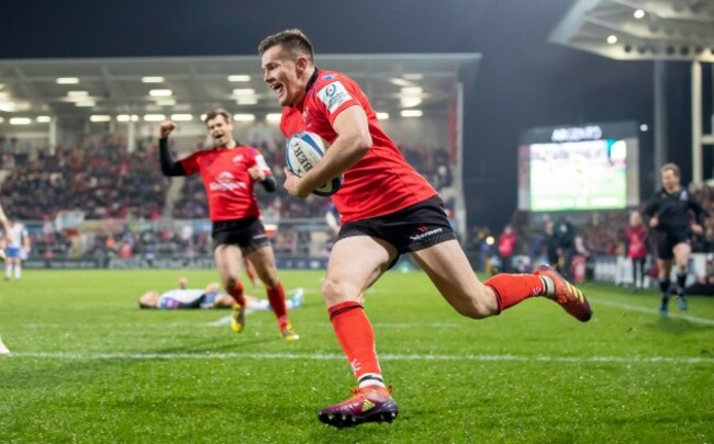 Jacob Stockdale celebrates scoring a try