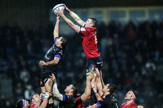 Peter O’Mahony competes for a lineout with Yannick Caballero