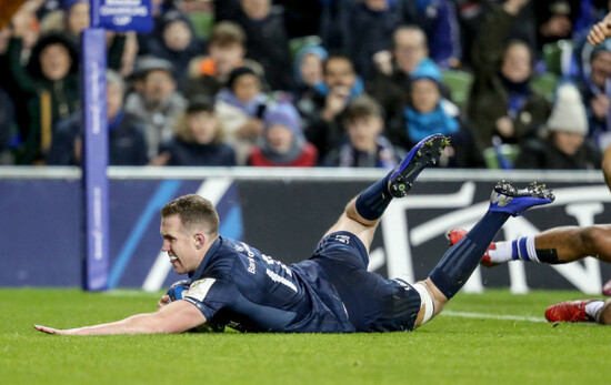 Rory O’Loughlin scores a try