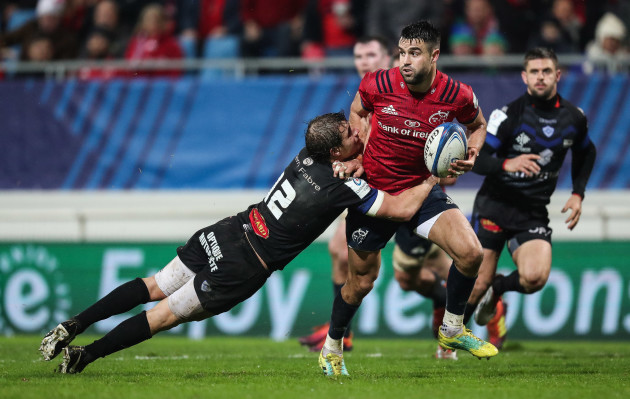 Conor Murray tackled by Florian Vialelle