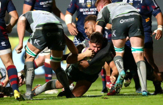 David Heffernan scores his side's second try despite Eroni Sau