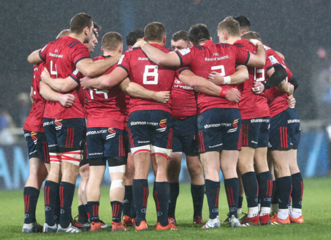 The Munster team huddle