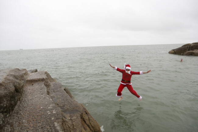 santa-swim