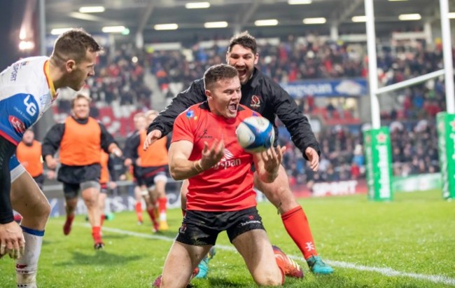 Jacob Stockdale celebrates scoring a try with Tommy O'Toole