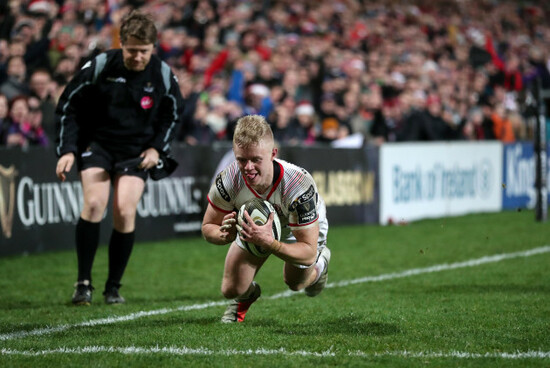 Dave Shanahan scores a try