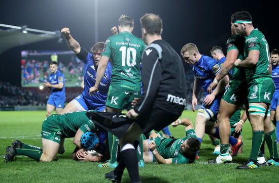 Andrew Porter celebrates Mick Kearney's try