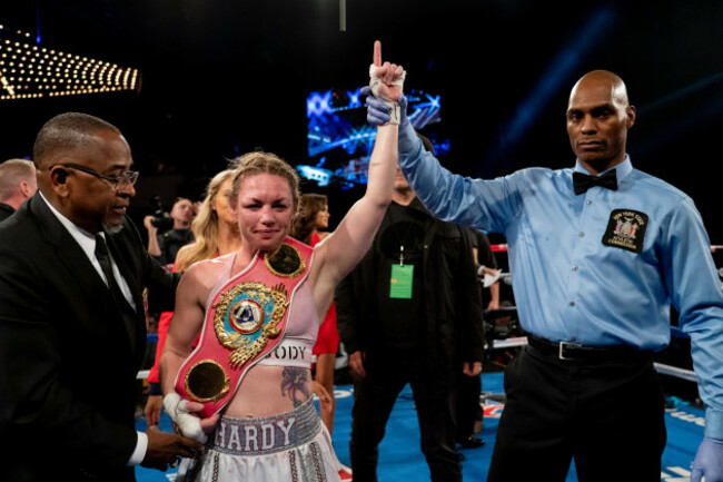 BOXING 2018 - Heather Hardy Defeats Shelly Vincent by Unanimous Decision for the WBO Female Featherweight Championship