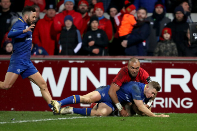 Jordan Larmour scores a try despite Simon Zebo