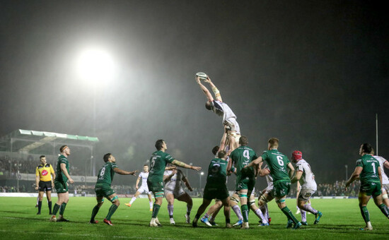 Ian Nagle wins a lineout