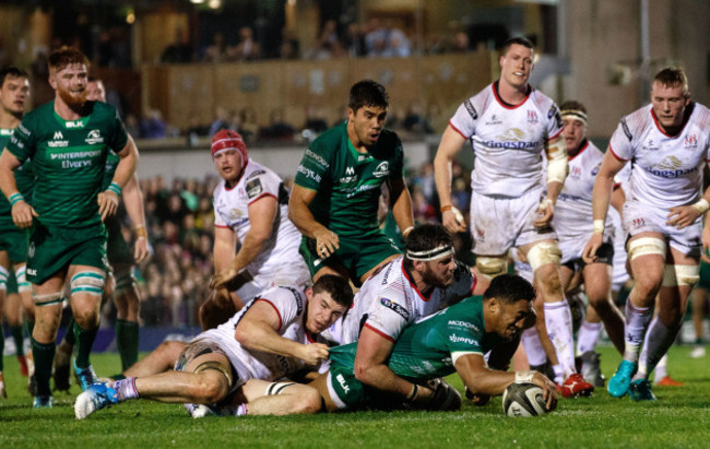 Bundee Aki scores his sides second try despite Nick Timoney and Marcell Coetzee