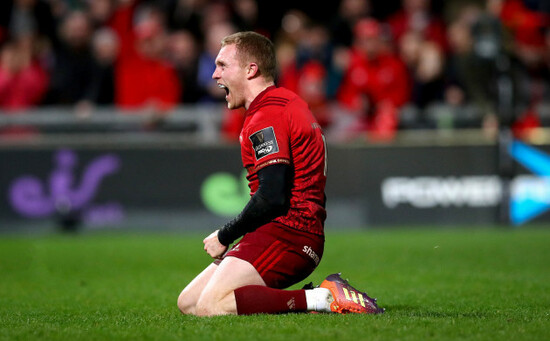 Keith Earls celebrates scoring their second try