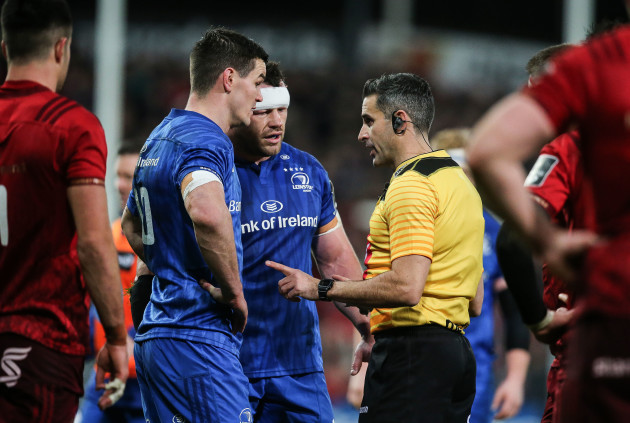 Johnny Sexton and Cian Healy speak with referee Frank Murphy