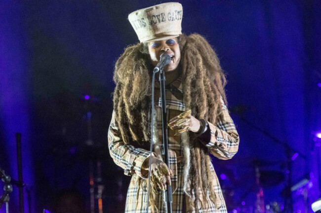 Erykah Badu Performing In Philadelphia At The Dell