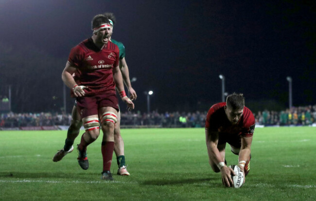 Dan Goggin scores a try