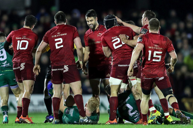 Munster players celebrate a penalty