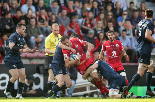 Rynhardt Elstadt tackled by Jonathan Sexton and Jack Conan