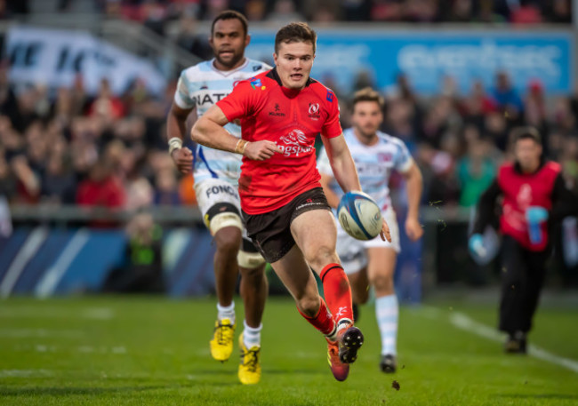 Jacob Stockdale chips through to score a try