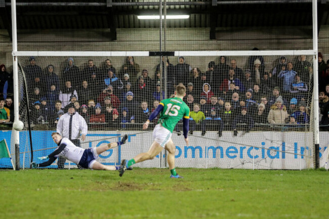 Andy Bunyan makes a save