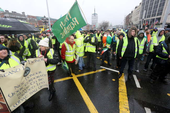 Yellow Vest3276_90560676