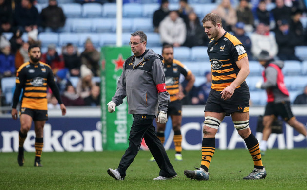 Joe Launchbury leaves the field for a head injury assessment