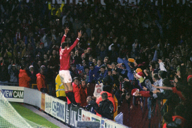 Soccer - FA Carling Premiership - Manchester United v Aston Villa - Old Trafford