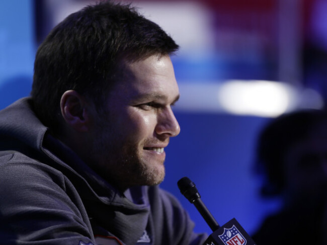 Patriots Rams Super Bowl Football