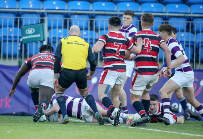 Timothy Elliott scores a try