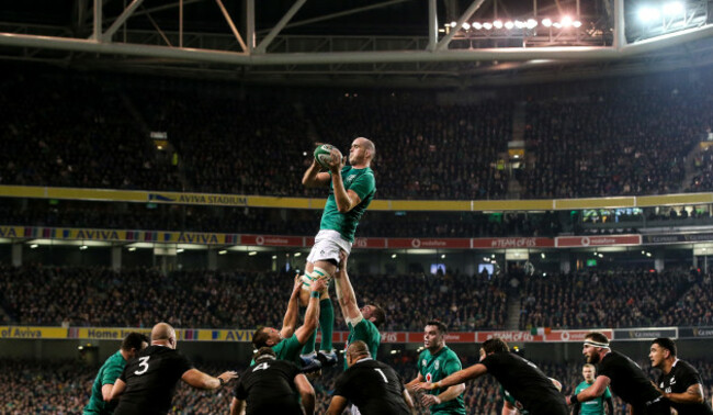 Devin Toner wins a line out